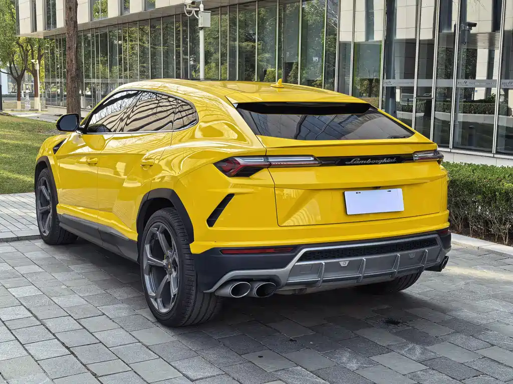 Lamborghini Urus 2023 — фото 48