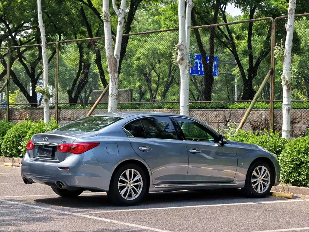 Infiniti Q50L 2015 — фото 10