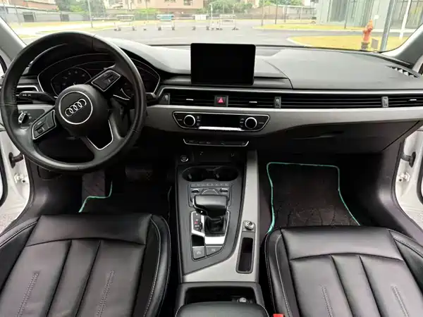 Audi A4L 2020