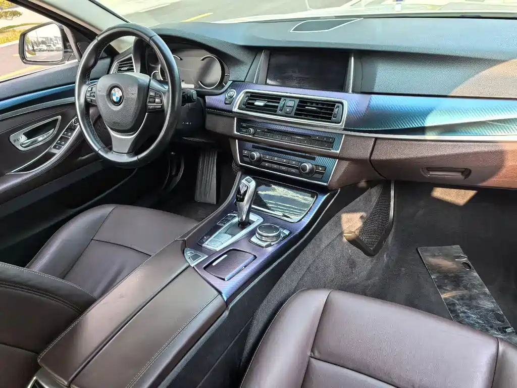 BMW 5 Series 2017 — фото 8