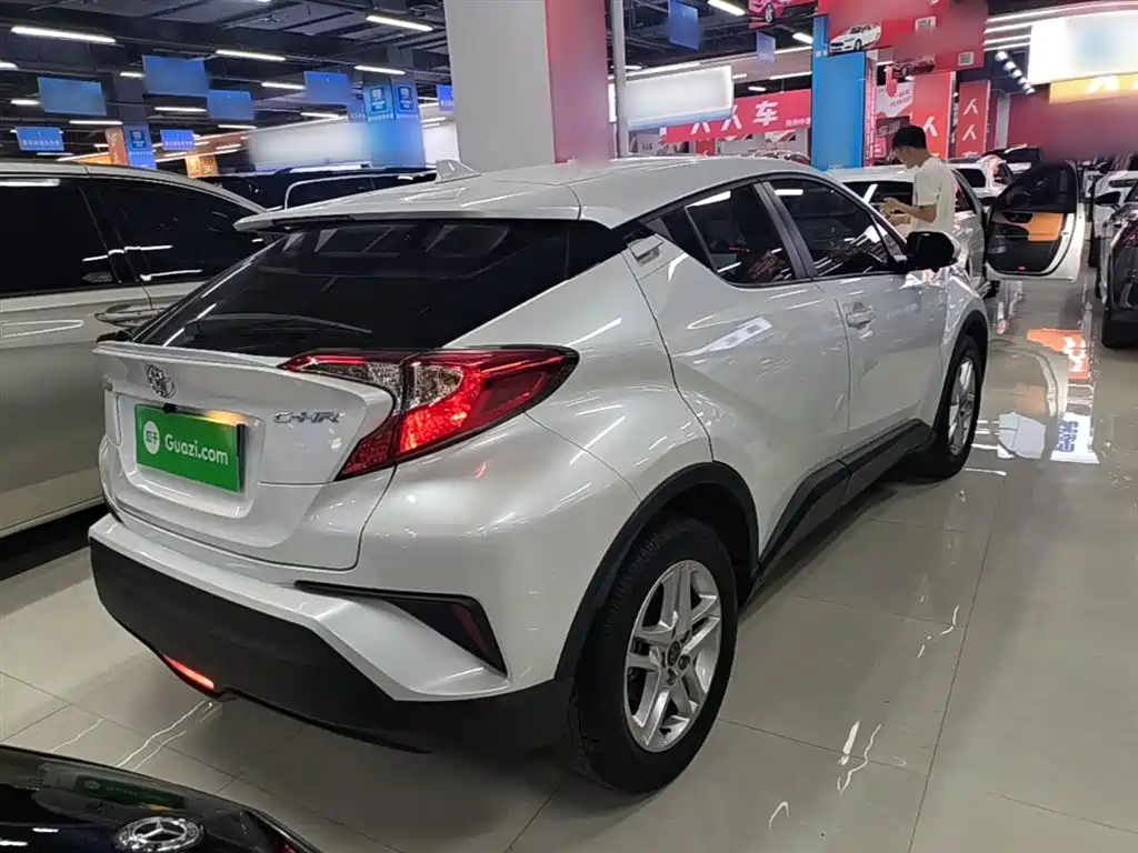 Toyota C-HR 2023 — фото 7