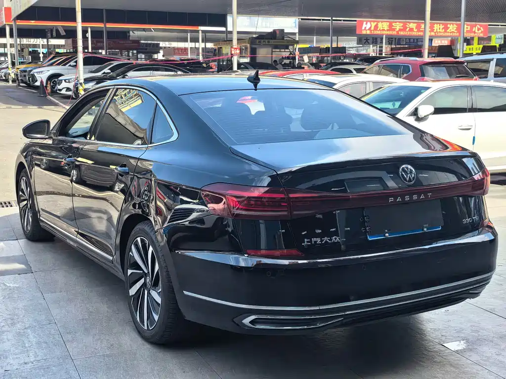 Volkswagen Passat 2023 — фото 12