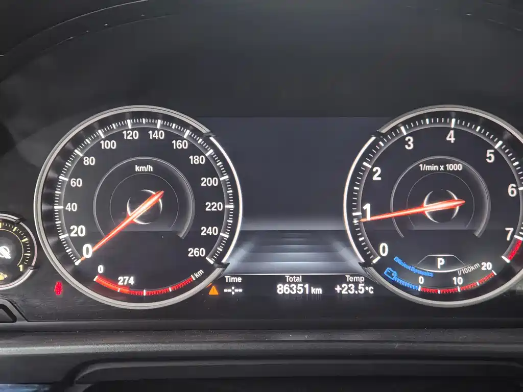 BMW 5 Series 2017 — фото 10