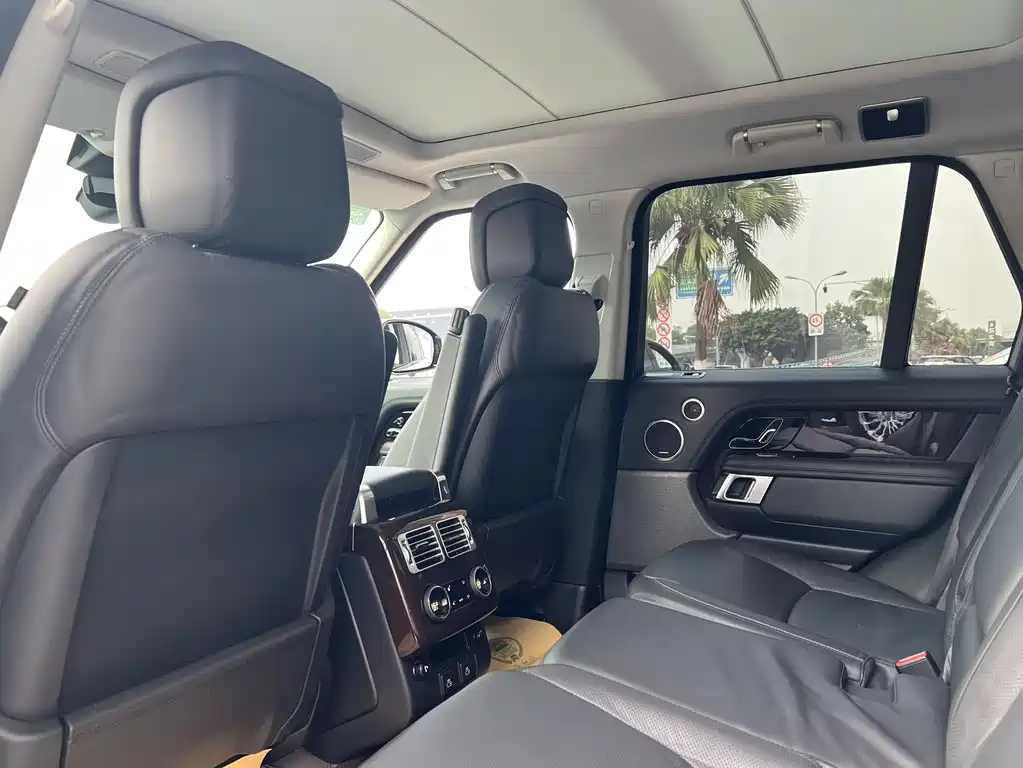 Land Rover Range Rover 2022 — фото 17