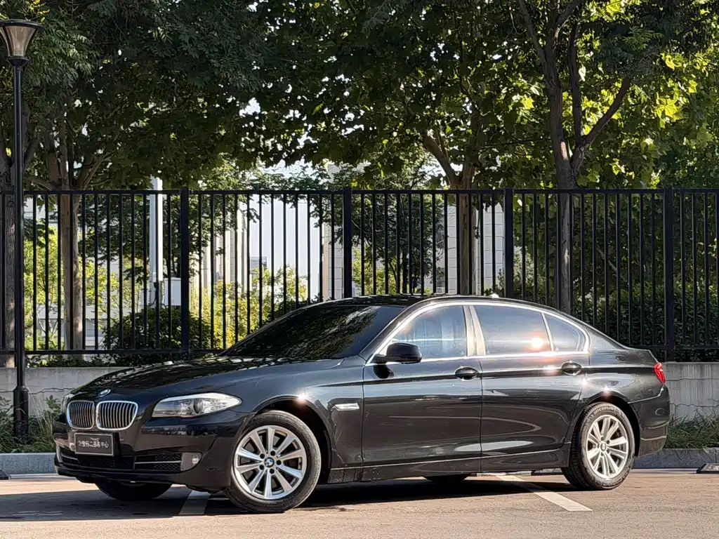 BMW 5 Series 2012 — фото 1