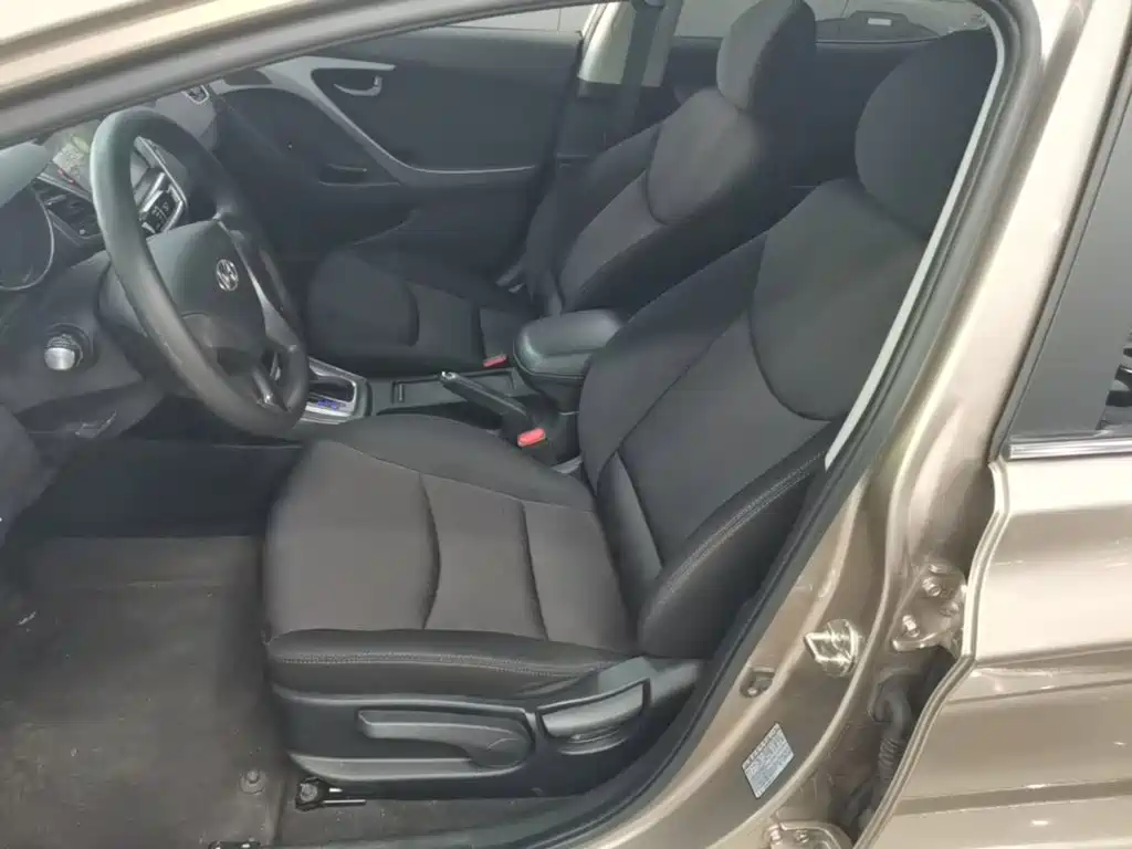Hyundai Elantra 2017 — фото 15