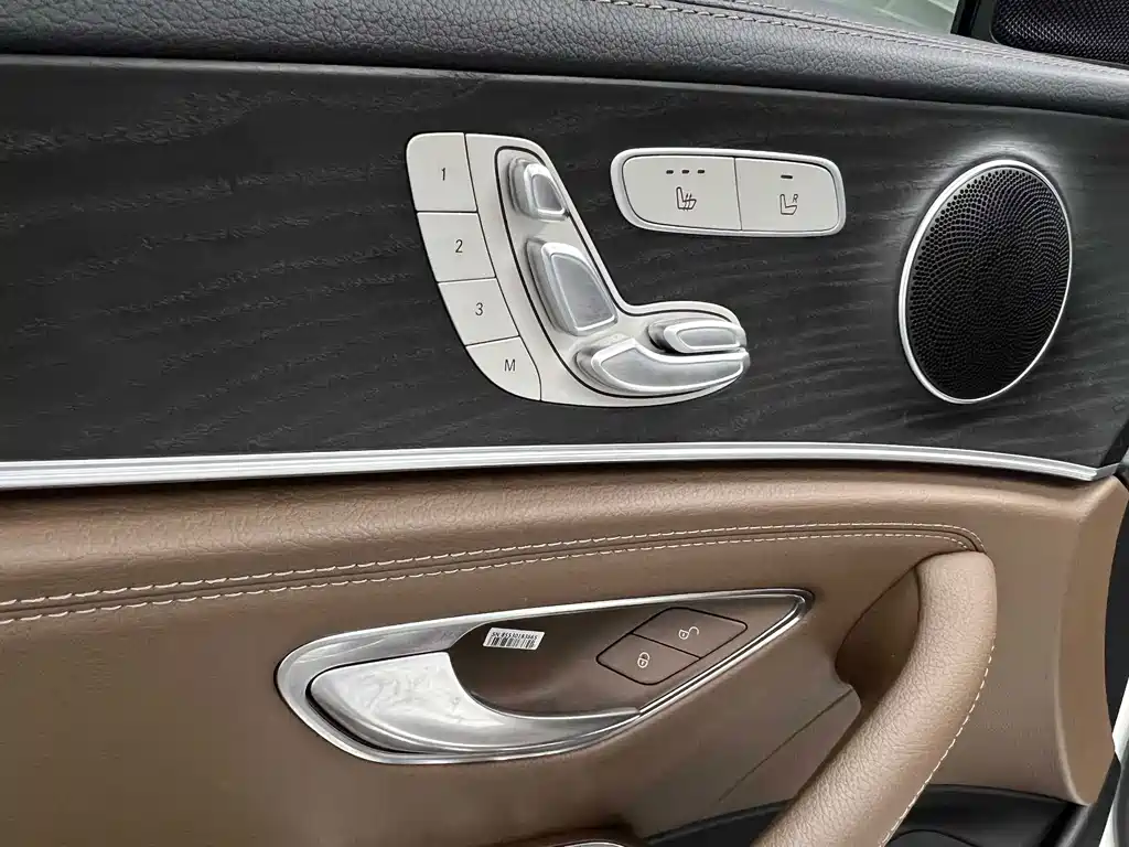 Mercedes-Benz E-Class 2022 — фото 12
