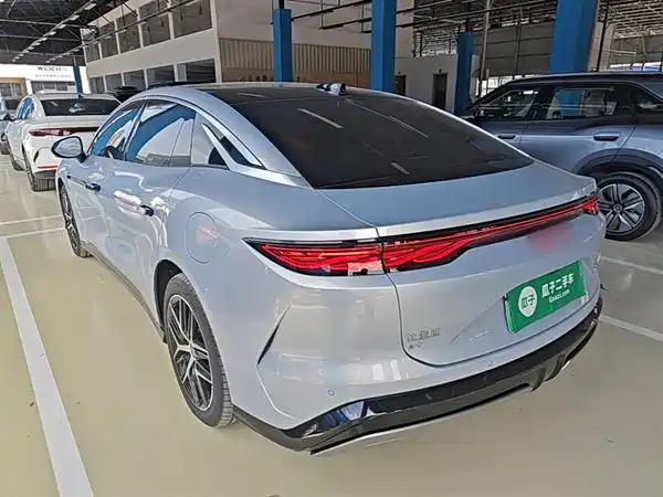 BYD Han L 2025