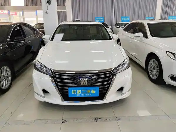 Toyota Crown 2019