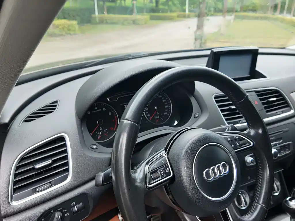 Audi Q3 2014 — фото 32