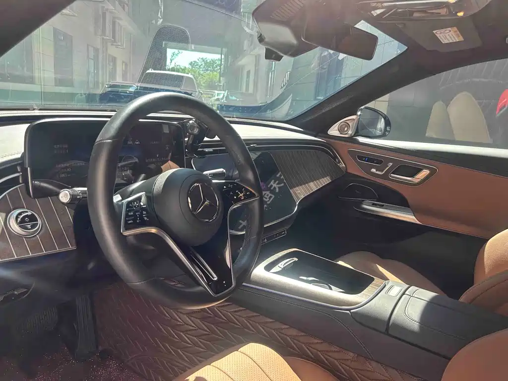 Mercedes-Benz E-Class 2024 — фото 13
