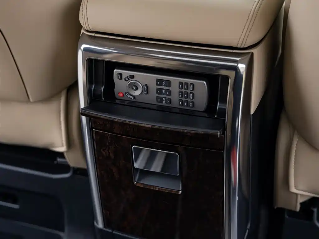 Toyota Alphard 2023 — фото 23