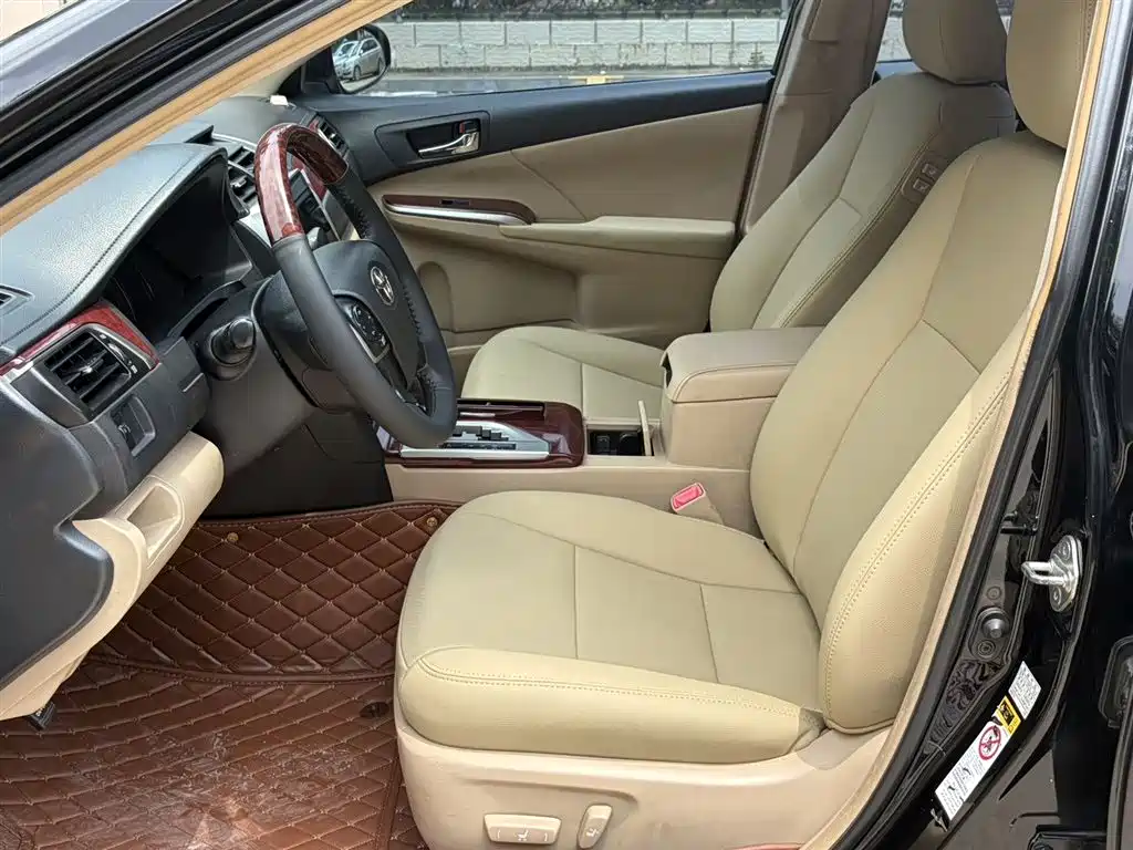 Toyota Camry 2014 — фото 4