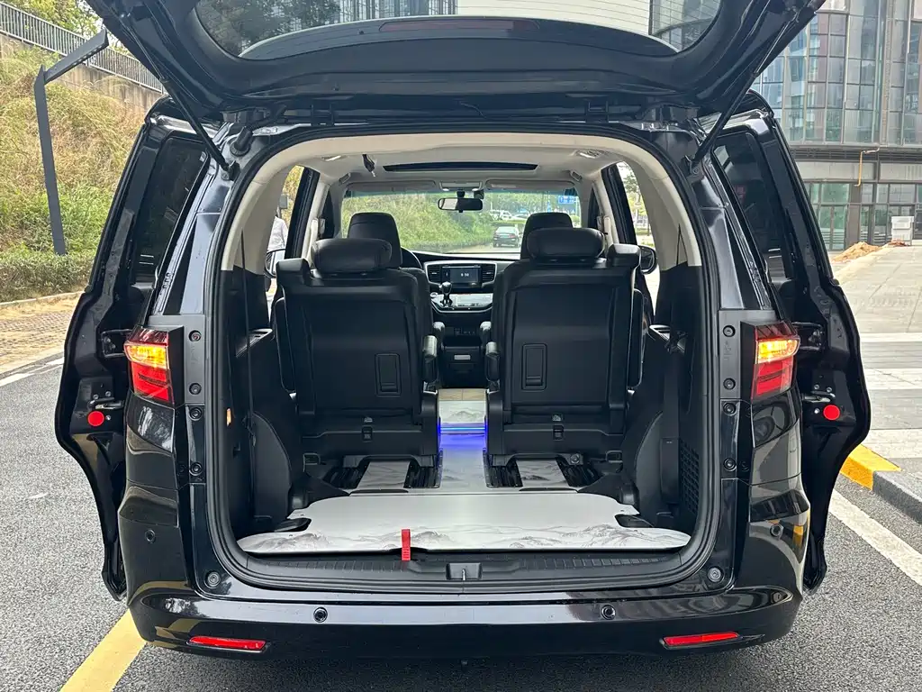 Honda Odyssey 2018 — фото 13