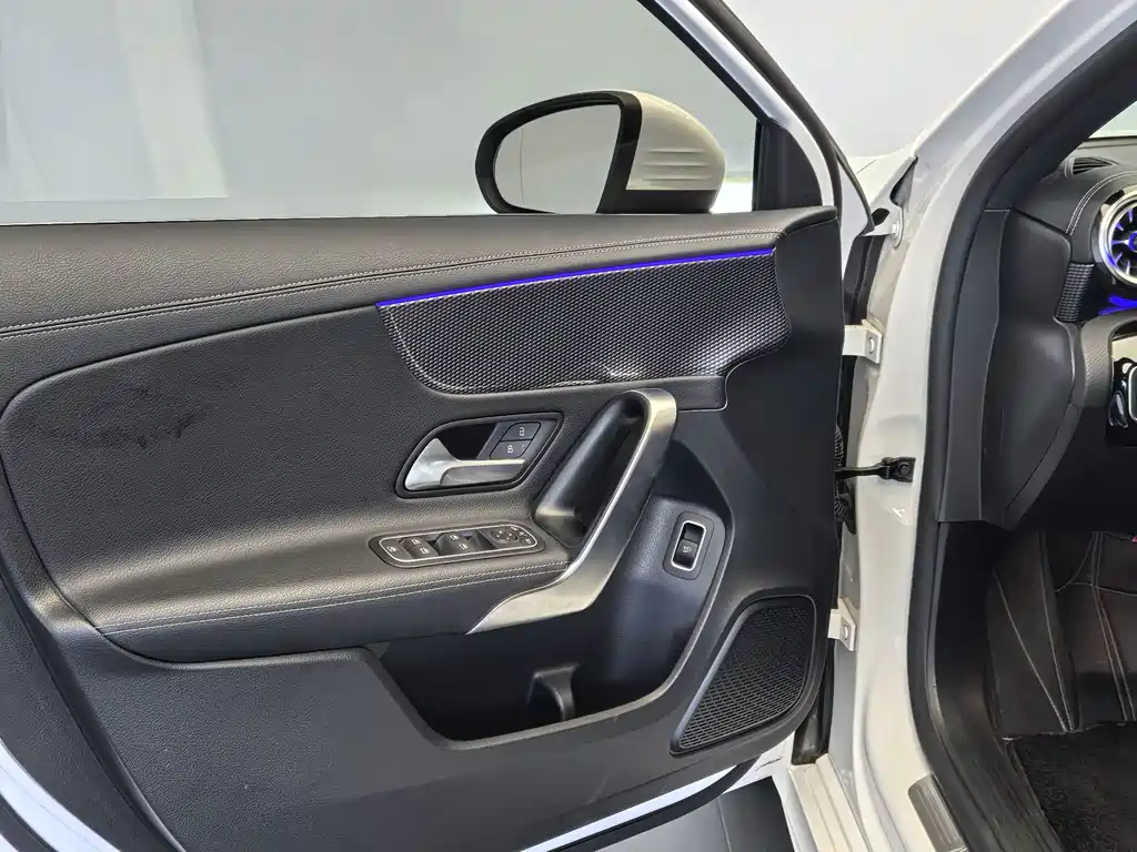 Mercedes-Benz A-Class 2022 — фото 16