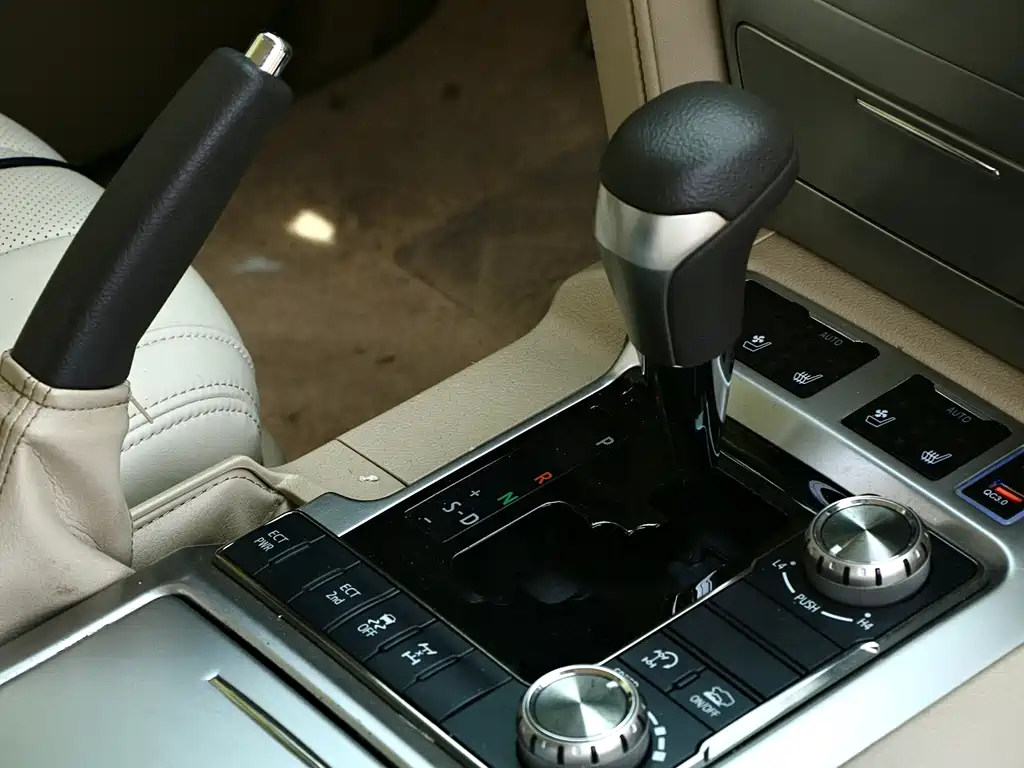 Toyota Land Cruiser 2020 — фото 6