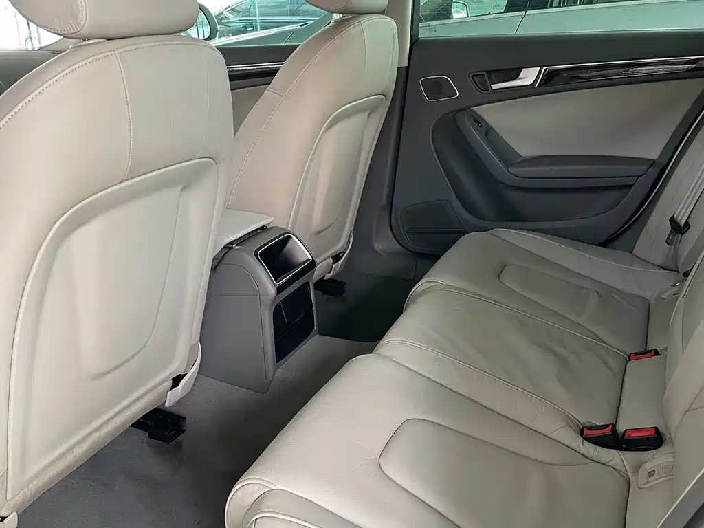 Audi A4L 2010