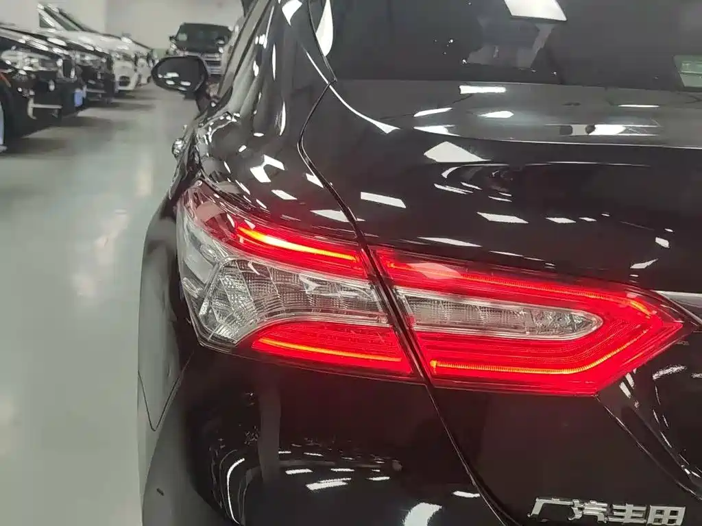 Toyota Camry 2019 — фото 15