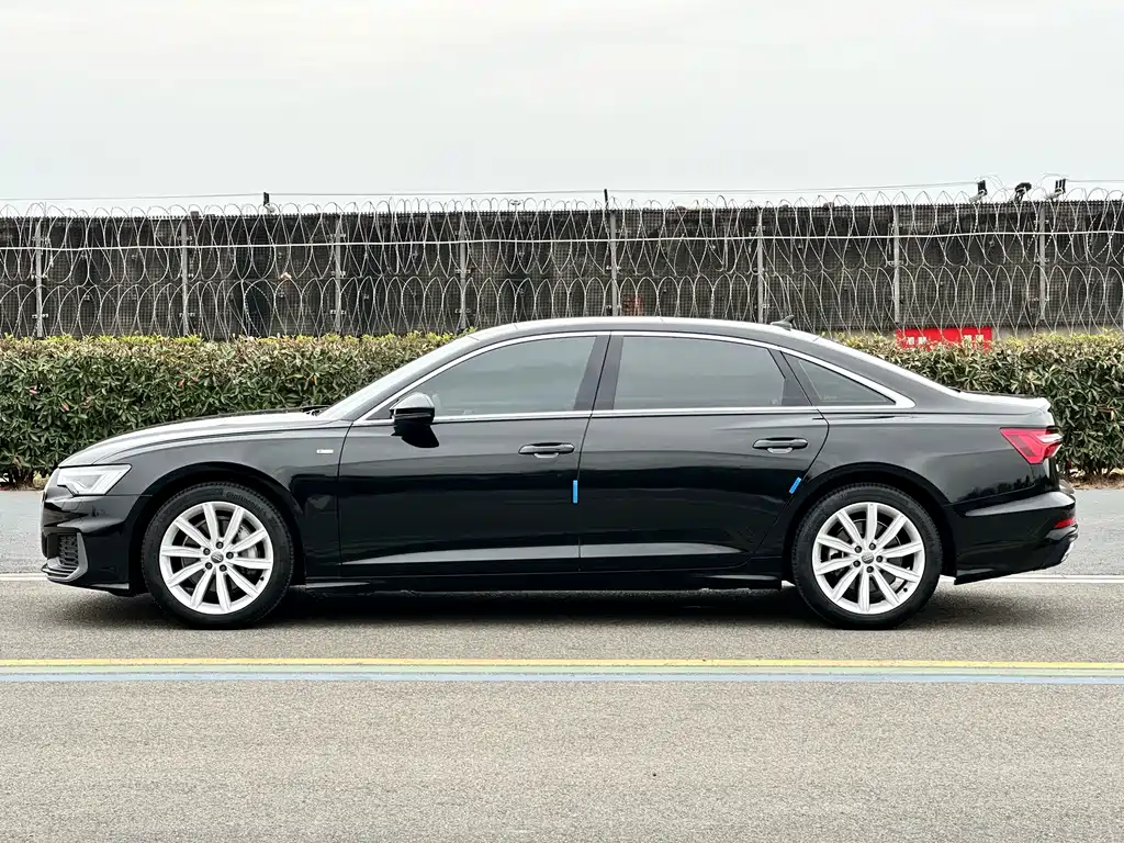 Audi A6L 2022