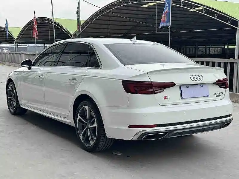 Audi A4L 2020 — фото 4