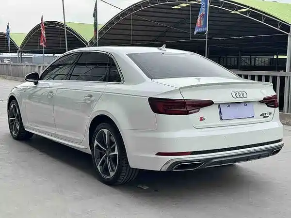 Audi A4L 2020
