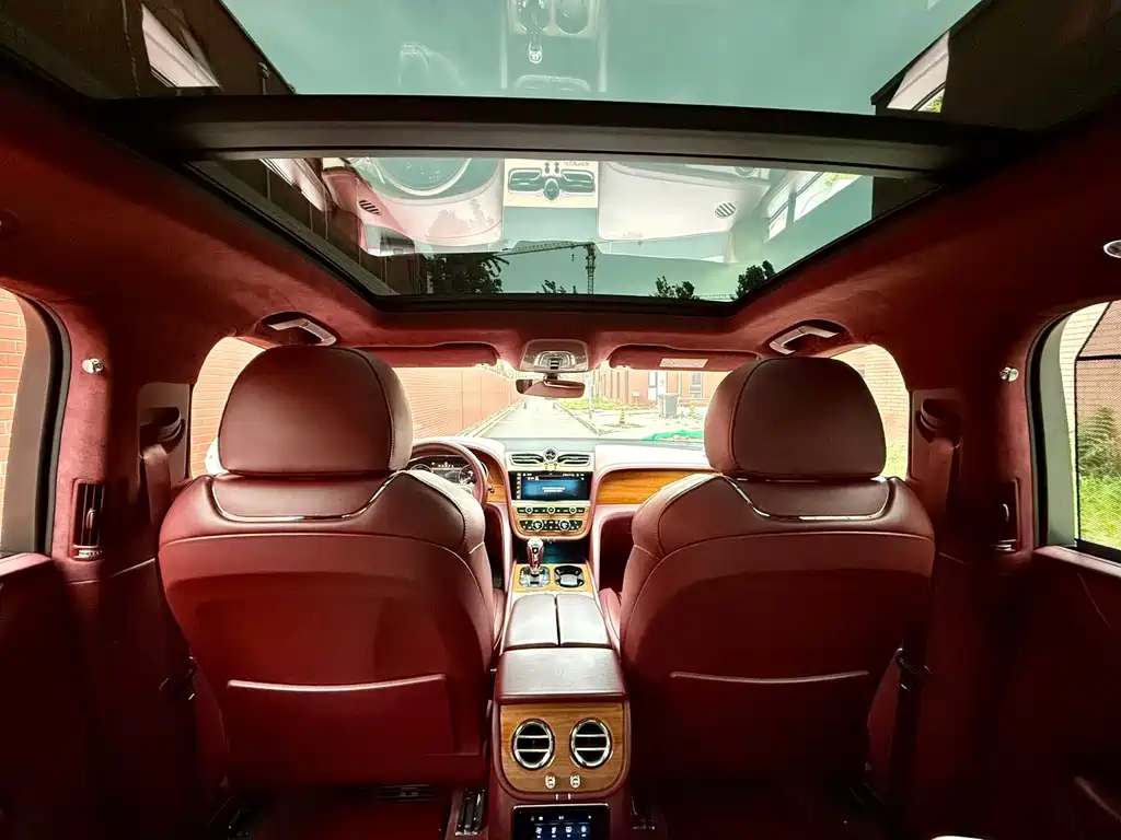 Bentley Bentayga 2021 — фото 13