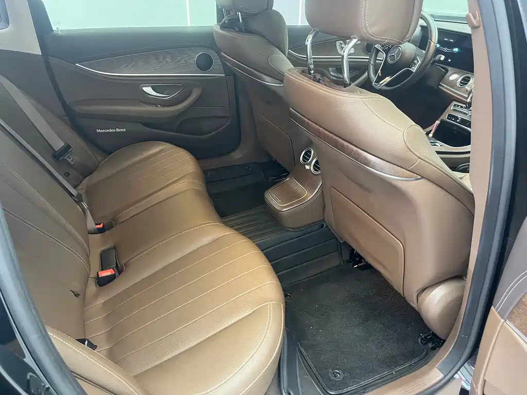 Mercedes-Benz E-Class 2023 — фото 7