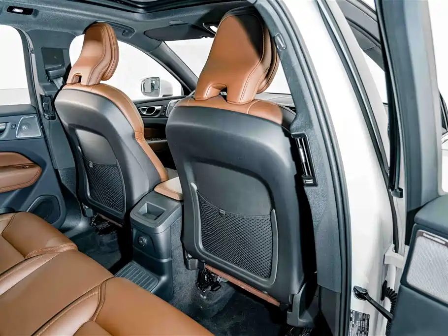 Volvo XC60 Plug-In Hybrid 2025 — фото 22