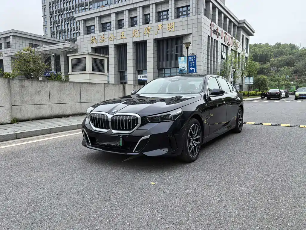 BMW i5 2025 — фото 1