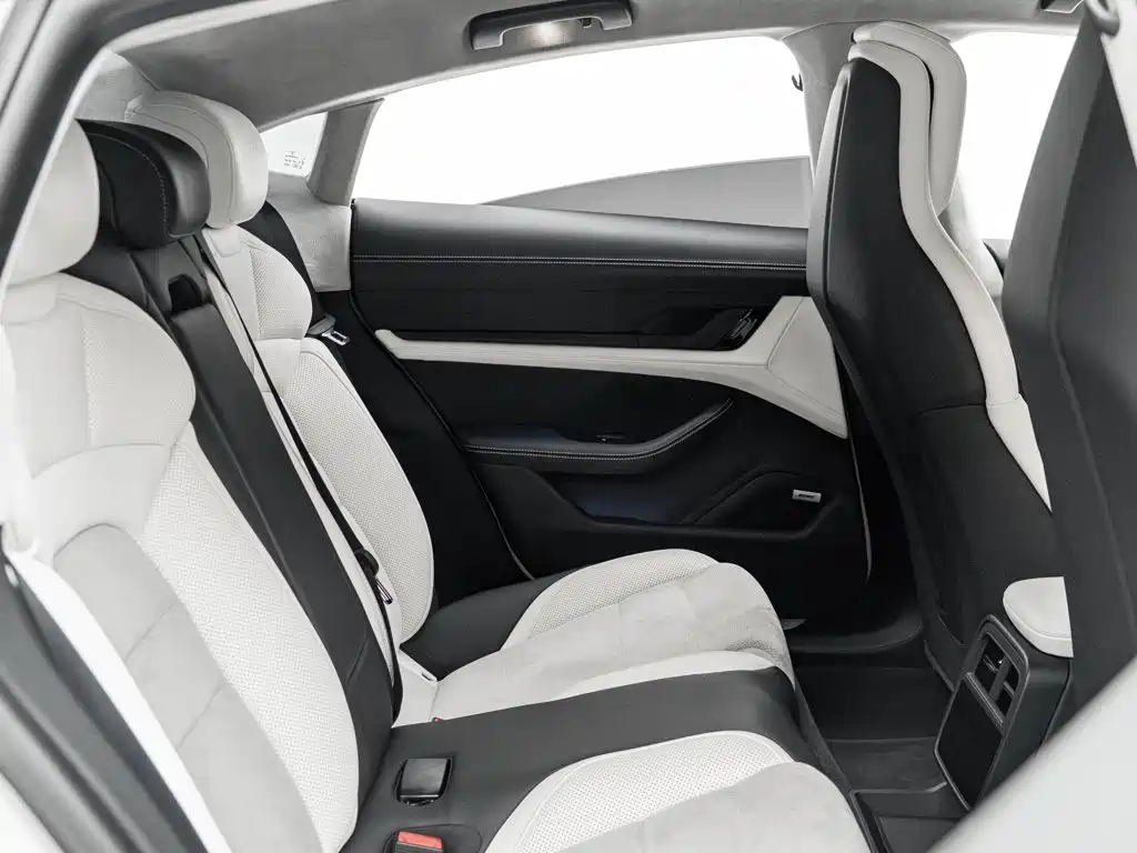 Porsche Taycan 2020 — фото 15