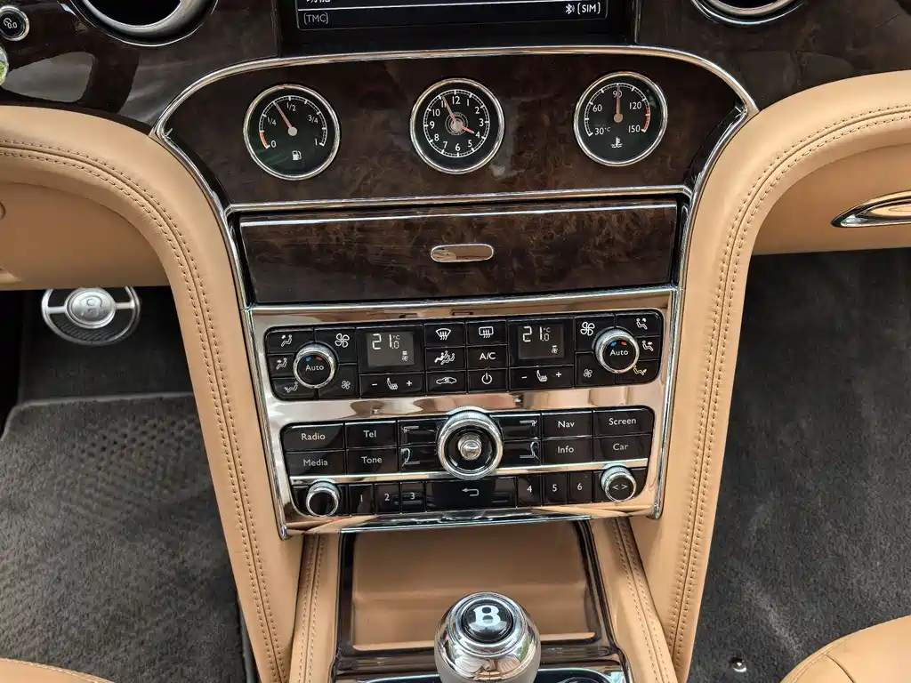 Bentley Mulsanne 2015 — фото 12