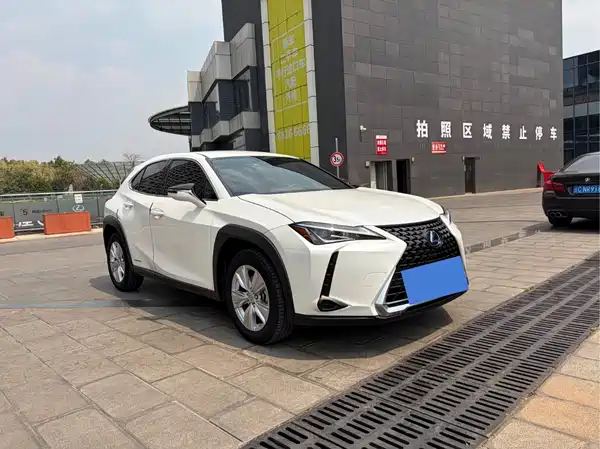 Lexus UX 2022