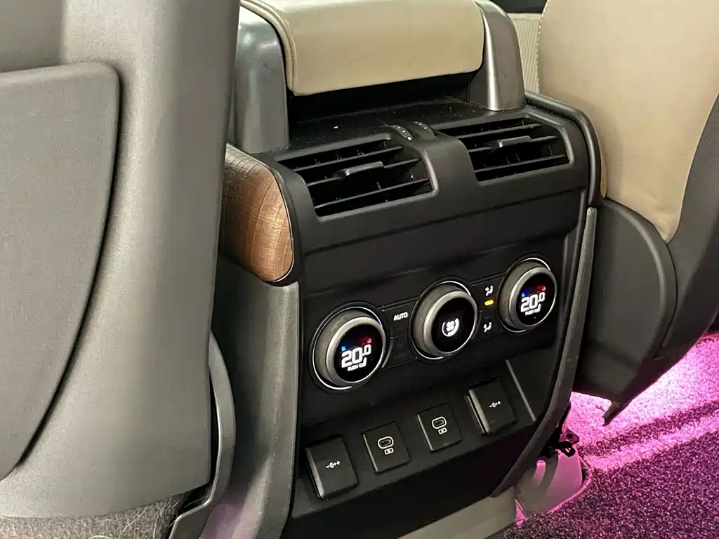 Land Rover Defender 2022 — фото 16