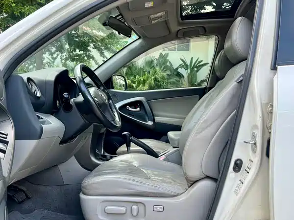 Toyota RAV4 2011
