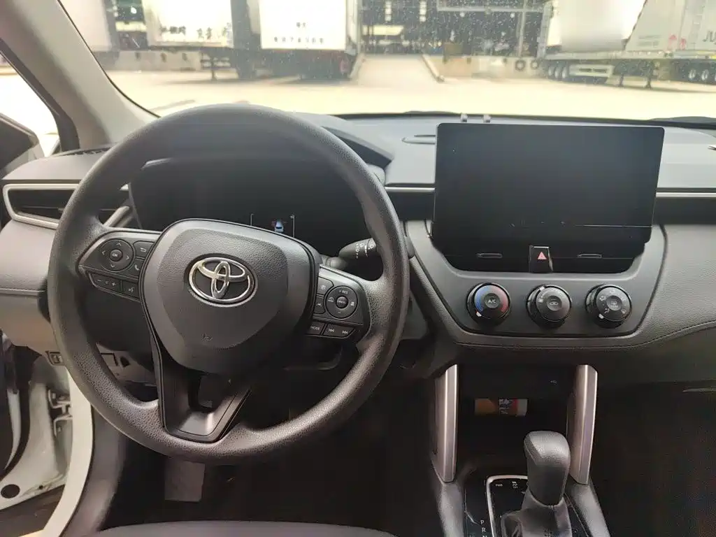 Toyota Corolla Cross 2025 — фото 13