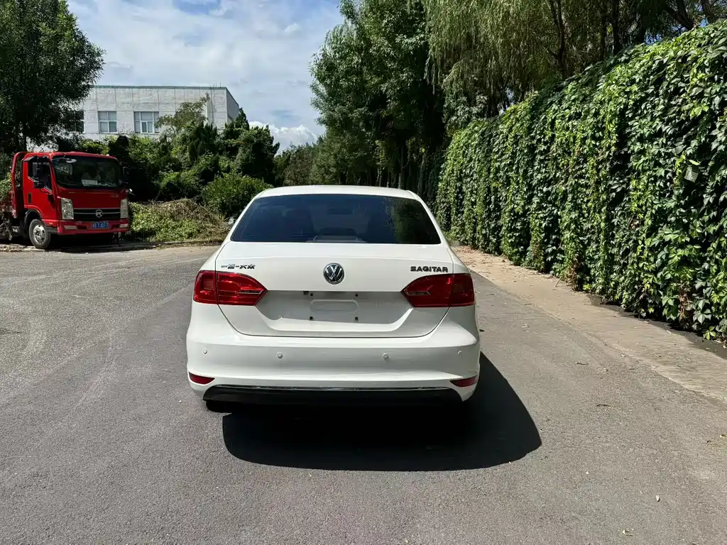 Volkswagen Sagitar 2013