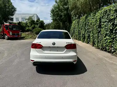 Volkswagen Sagitar 2013