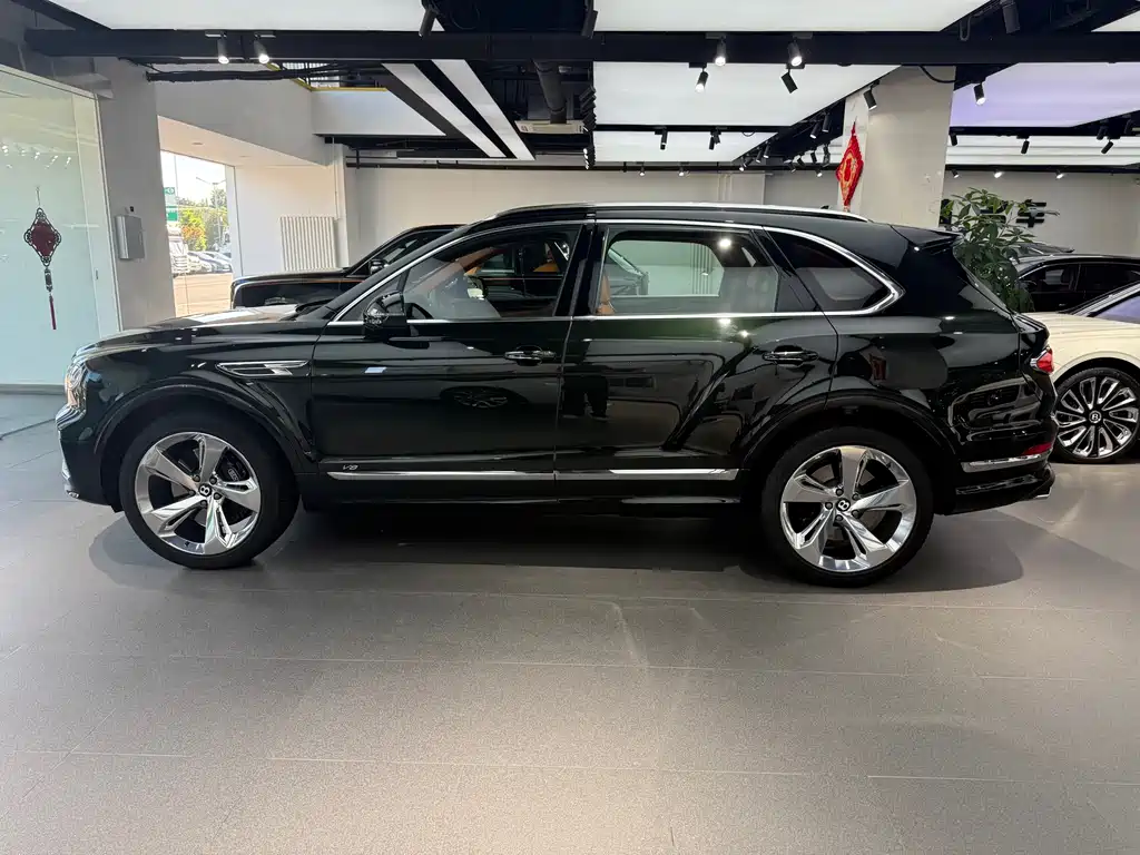 Bentley Bentayga 2021 — фото 11