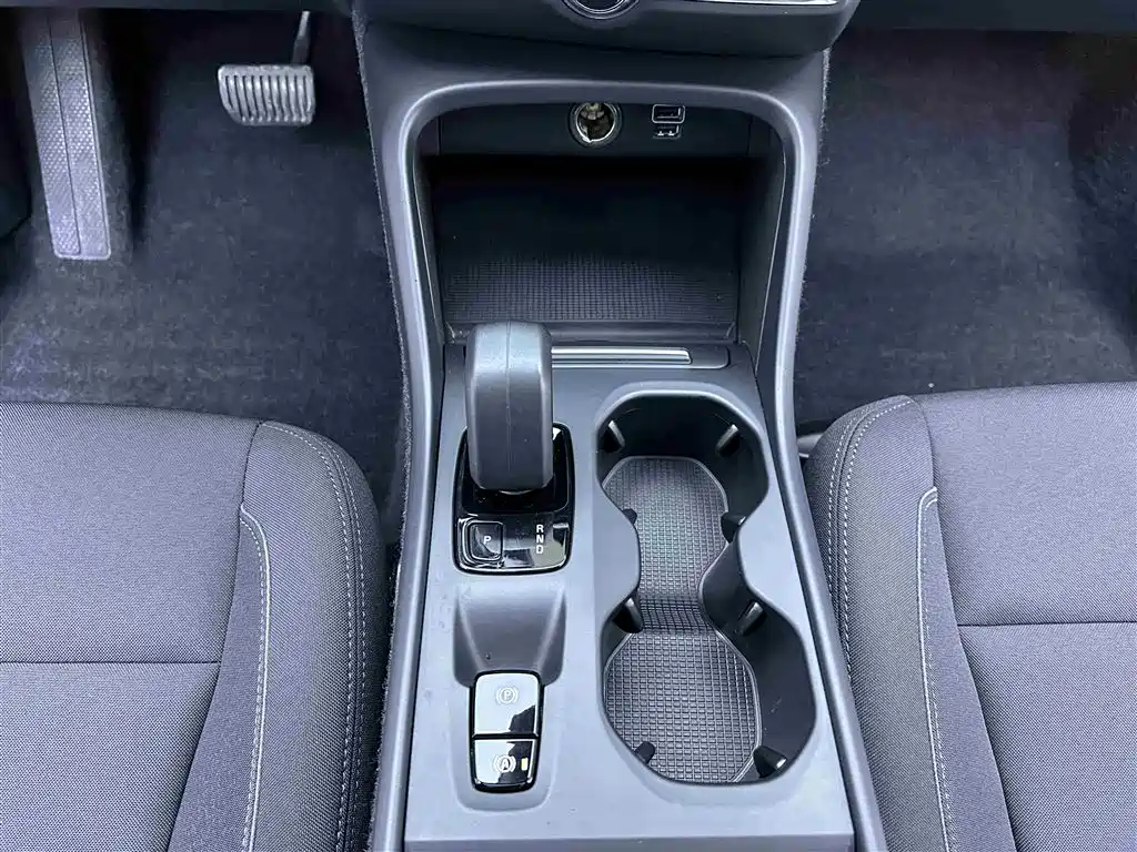 Volvo XC40 2022 — фото 13