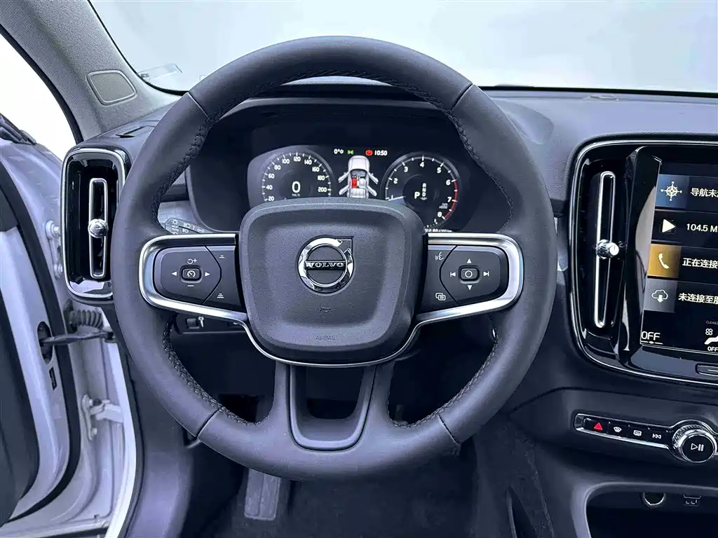 Volvo XC40 2022 — фото 15