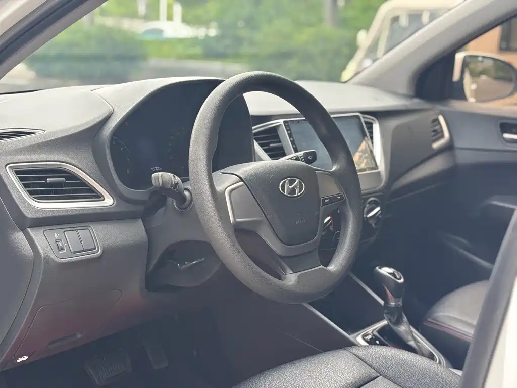 Hyundai Verna 2017 — фото 8