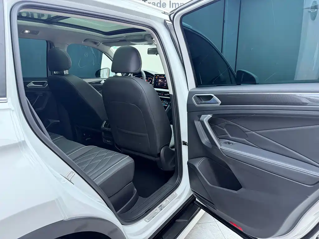 Volkswagen Tiguan L 2023 — фото 21