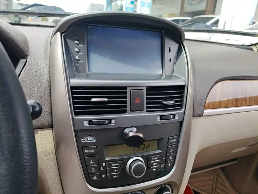 Buick Excelle 2015 — фото 13