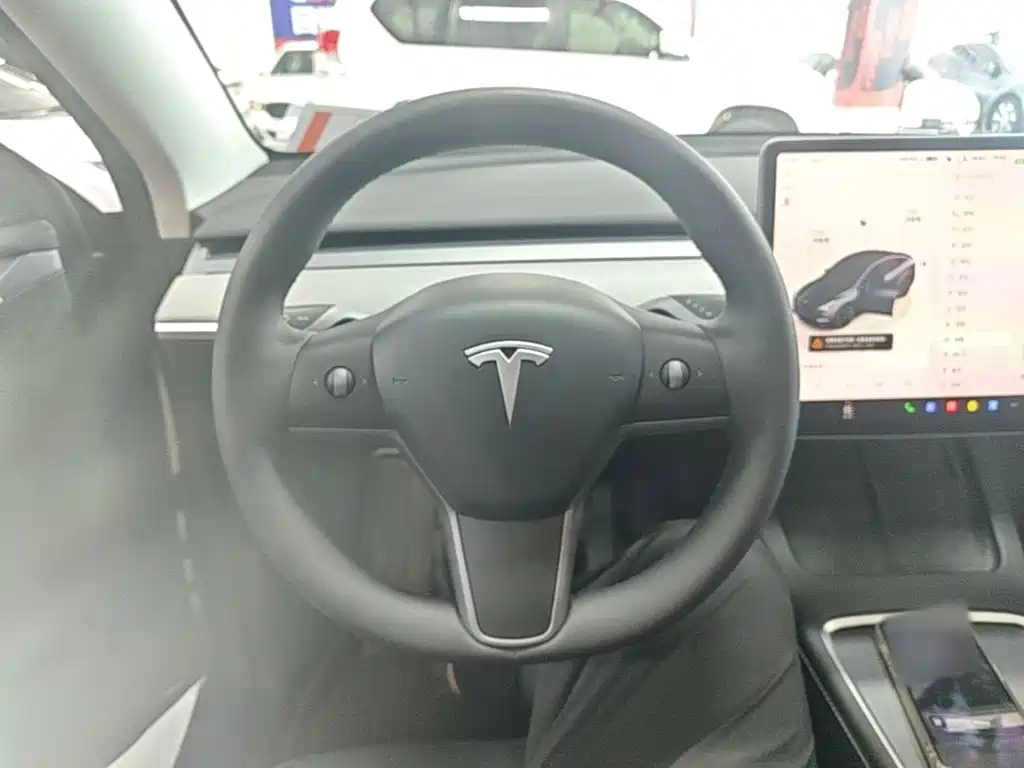 Tesla Model Y 2024 — фото 11