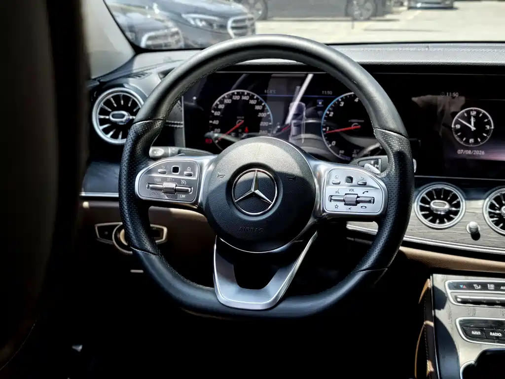 Mercedes-Benz E-Class 2019 — фото 12