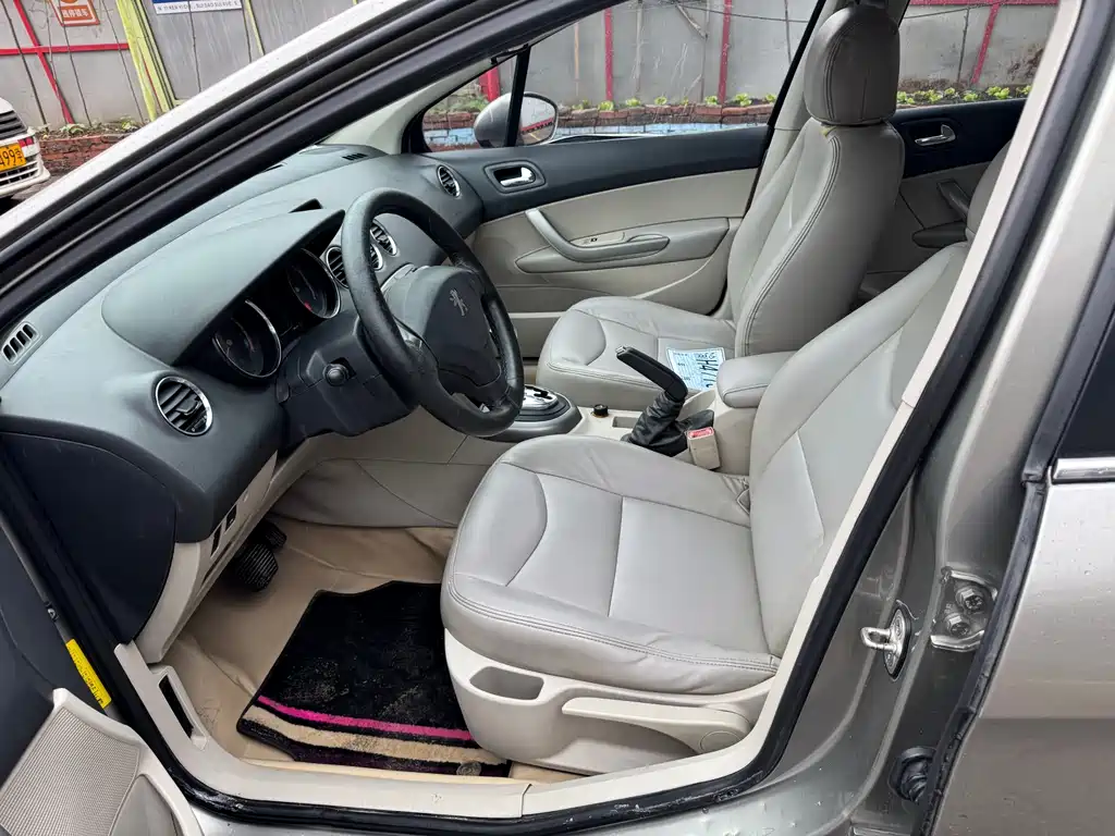 Peugeot 408 2011 — фото 9