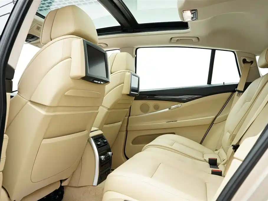 BMW 5 Series GT 2015 — фото 9
