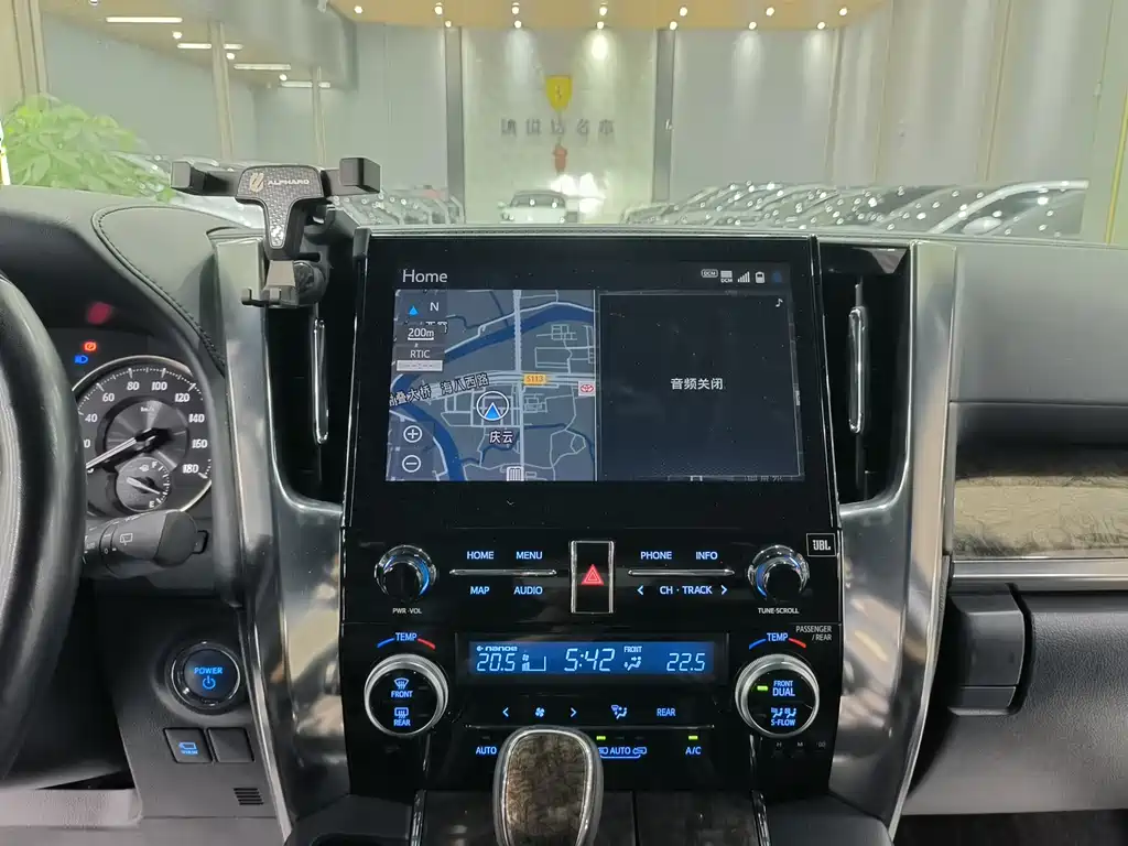 Toyota Alphard 2020 — фото 11