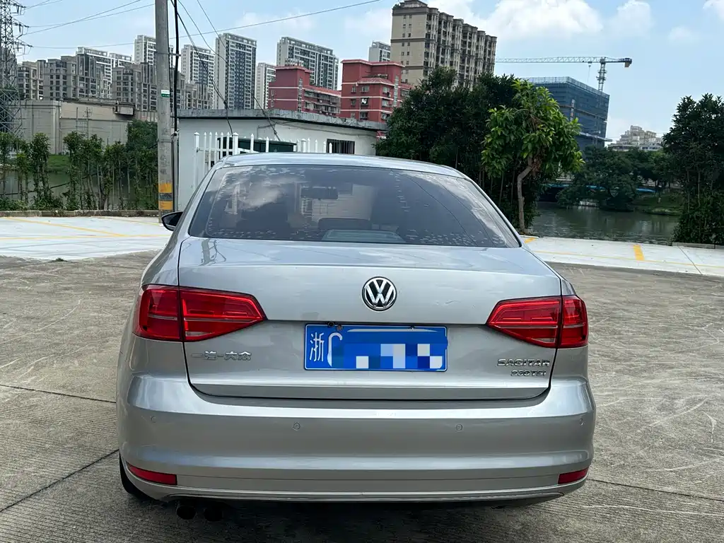 Volkswagen Sagitar 2016