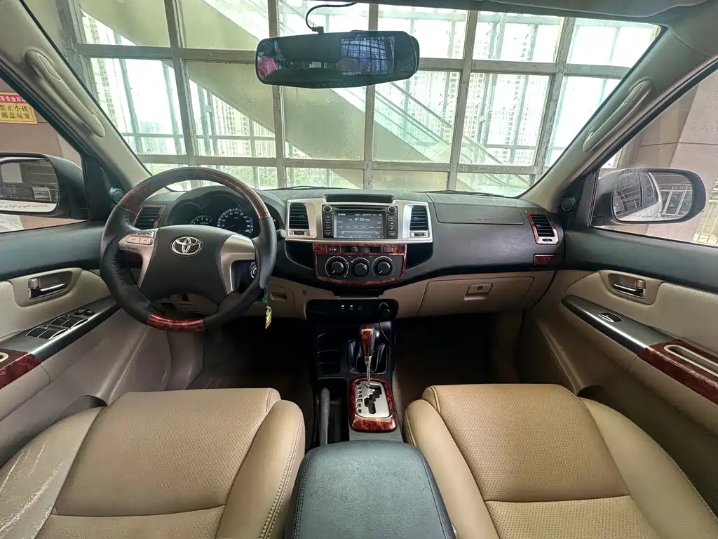 Toyota Fortuner 2017 — фото 12